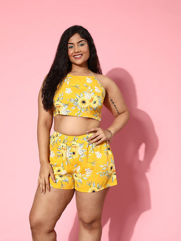 Women Plus Size Pink & Red Floral Printed Sweetheart Neck Slip-On Cropped  Top & Elastic Waist Mini Shorts Co-Ord Set - Berrylush