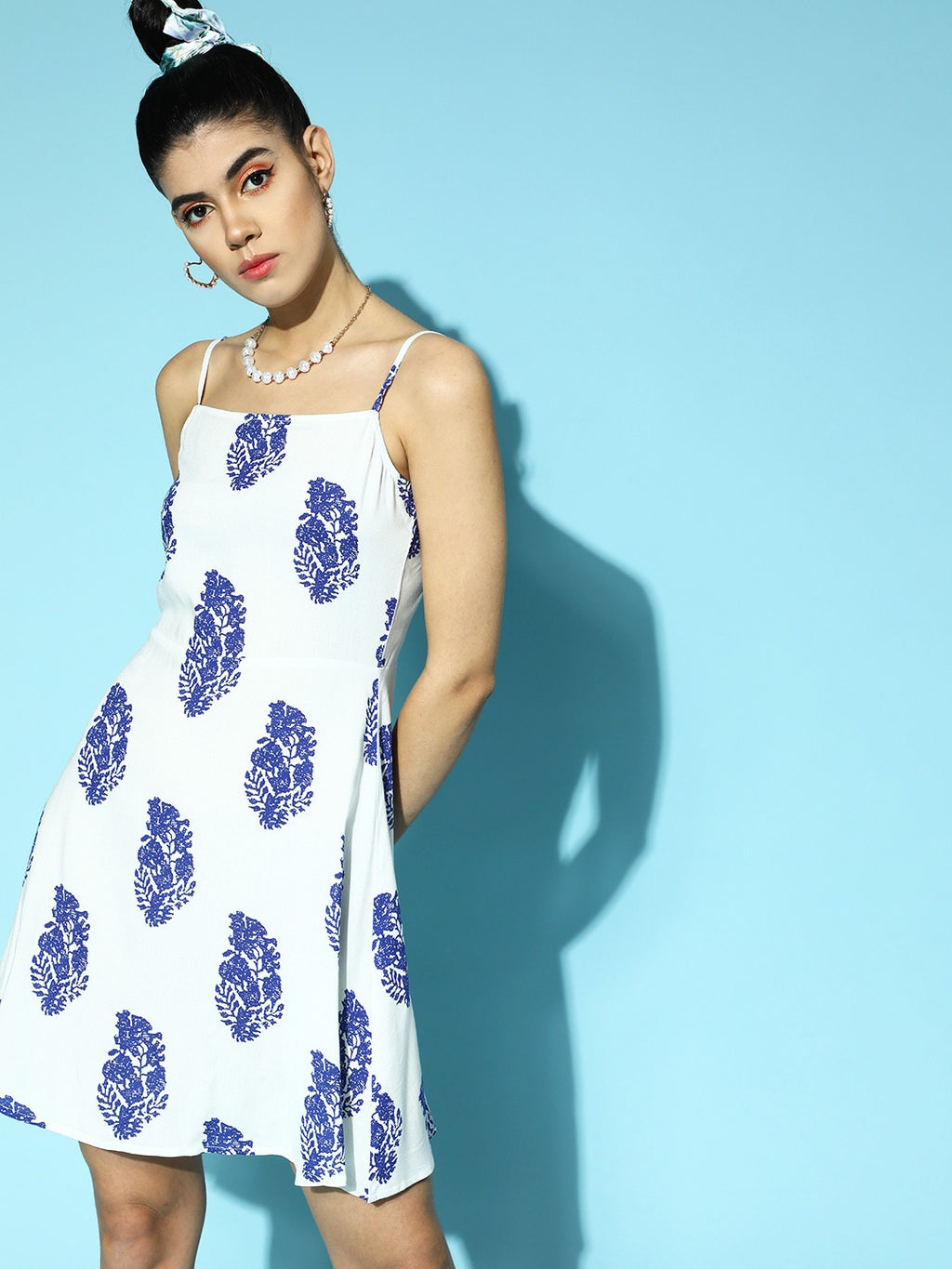 Berrylush Women White & Blue Paisley Printed Two-Piece Dress