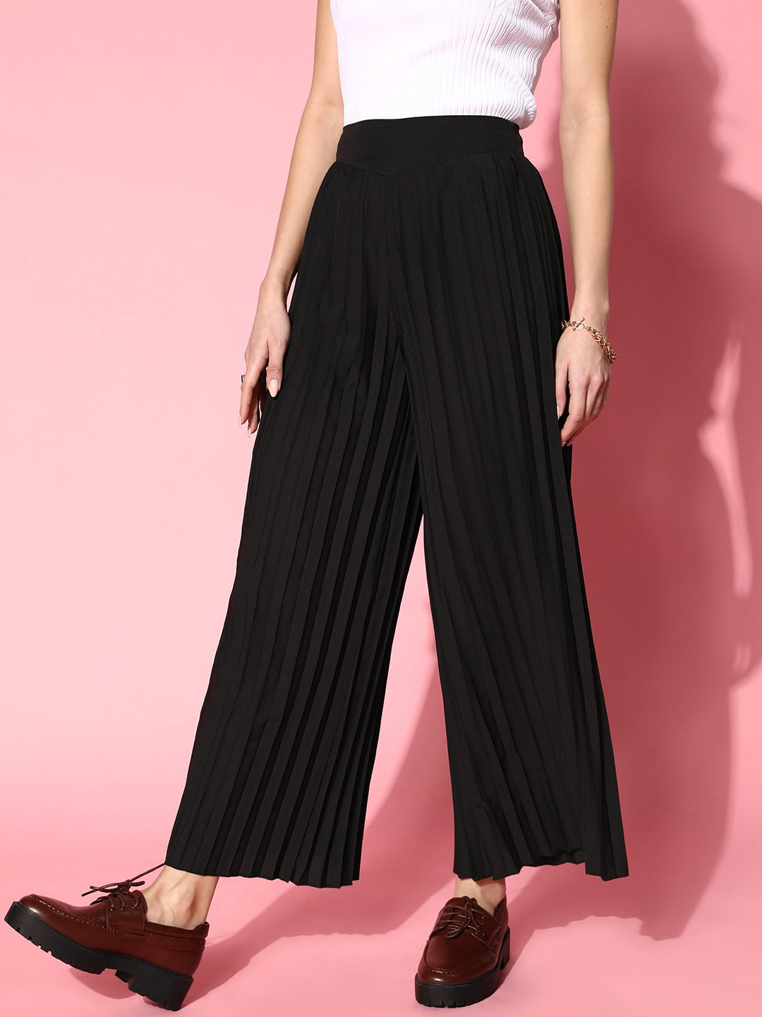 Berrylush Women Solid Black Loose Fit High-Rise Waist Slip-On Trousers